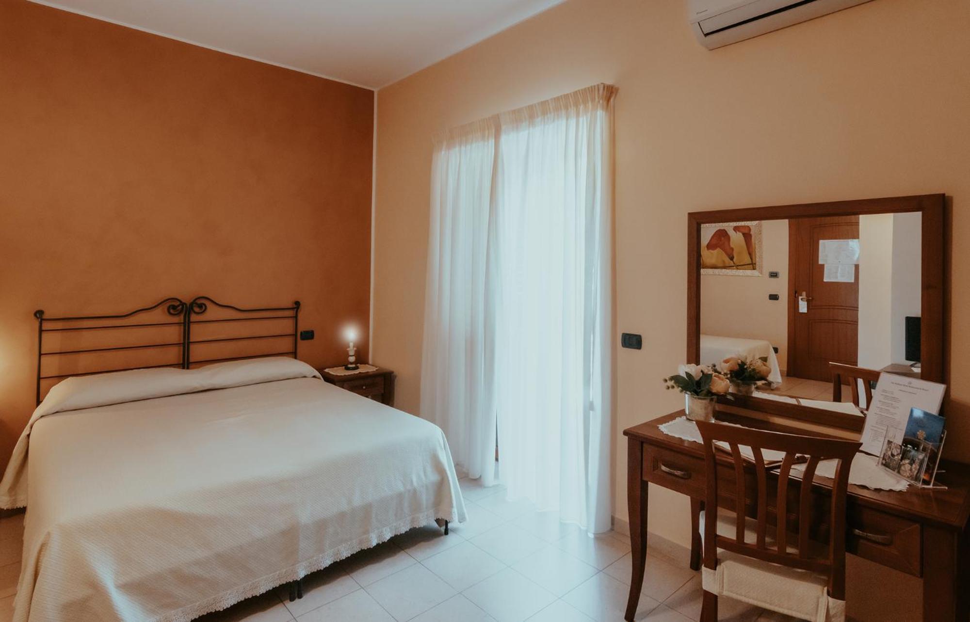 San Raffaele Hotel Restaurant & Resort Кастеллуччо-Супериоре Экстерьер фото