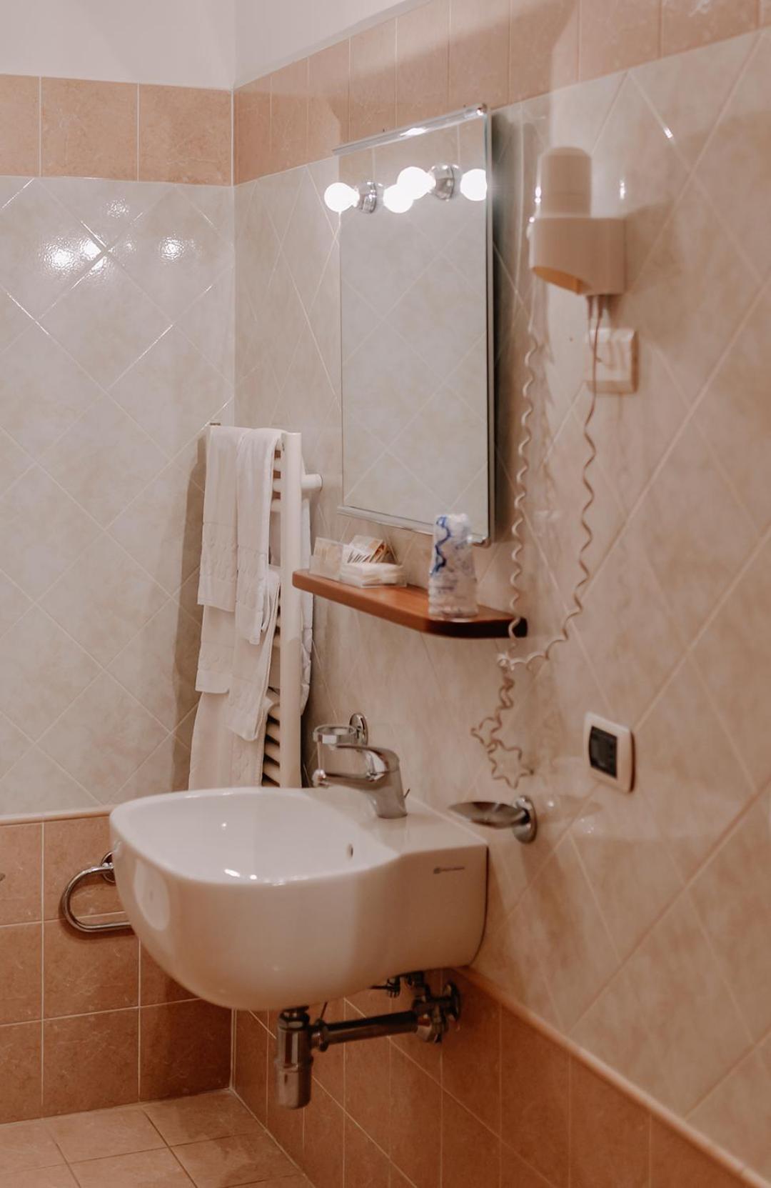 San Raffaele Hotel Restaurant & Resort Кастеллуччо-Супериоре Экстерьер фото
