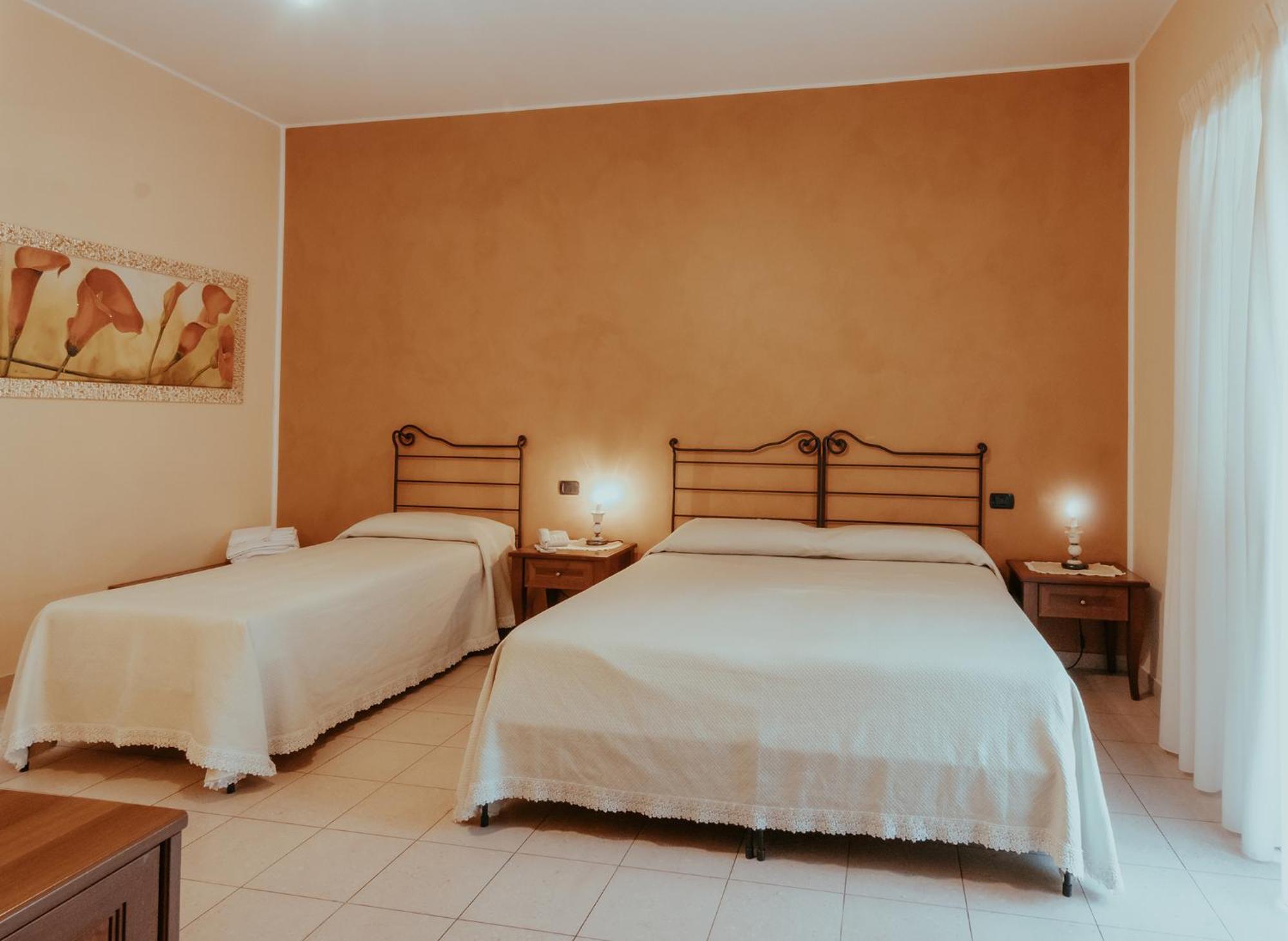 San Raffaele Hotel Restaurant & Resort Кастеллуччо-Супериоре Экстерьер фото
