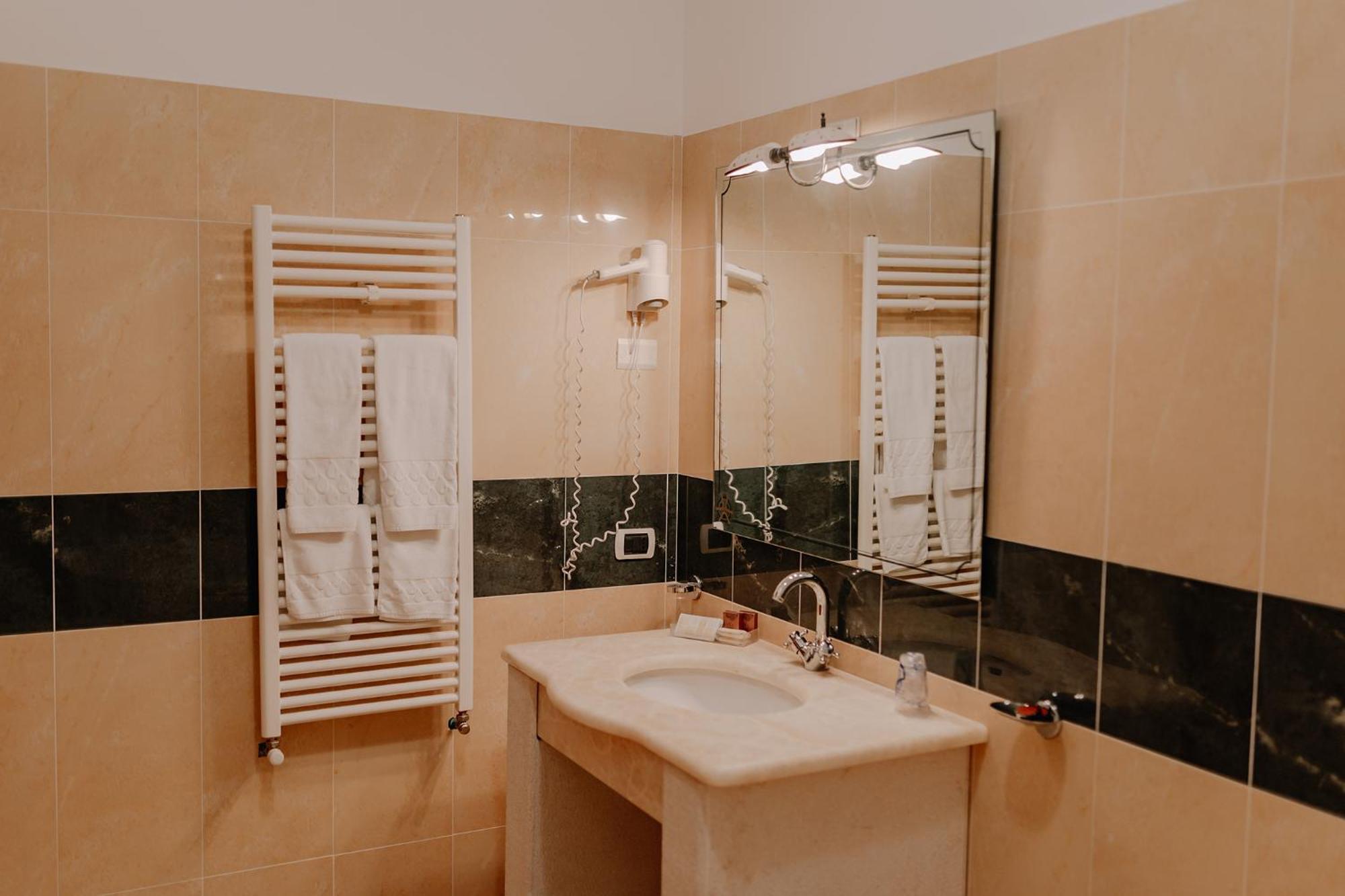 San Raffaele Hotel Restaurant & Resort Кастеллуччо-Супериоре Экстерьер фото