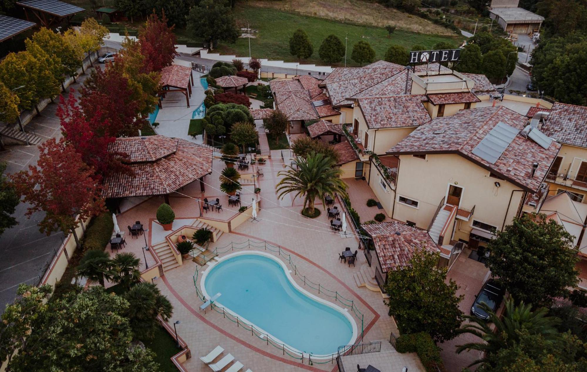 San Raffaele Hotel Restaurant & Resort Кастеллуччо-Супериоре Экстерьер фото
