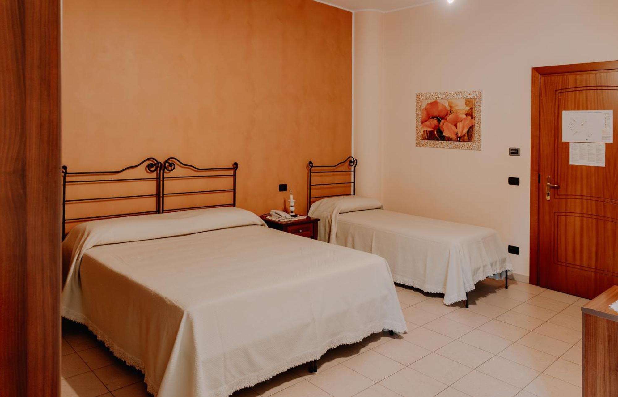 San Raffaele Hotel Restaurant & Resort Кастеллуччо-Супериоре Экстерьер фото